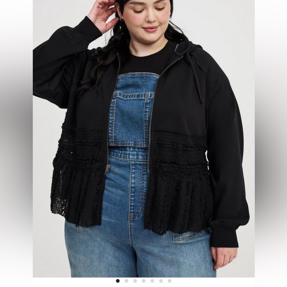 1x Torrid lace jacket